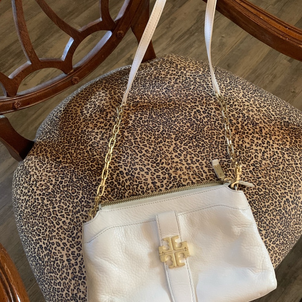 TORY BURCH white, pebbled leather crossbody bag